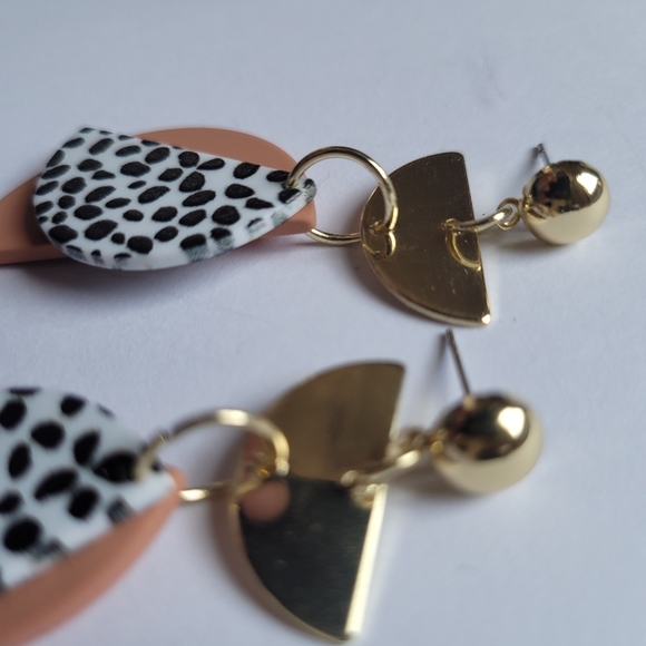 Dangle Earrings - Picture 7 of 8
